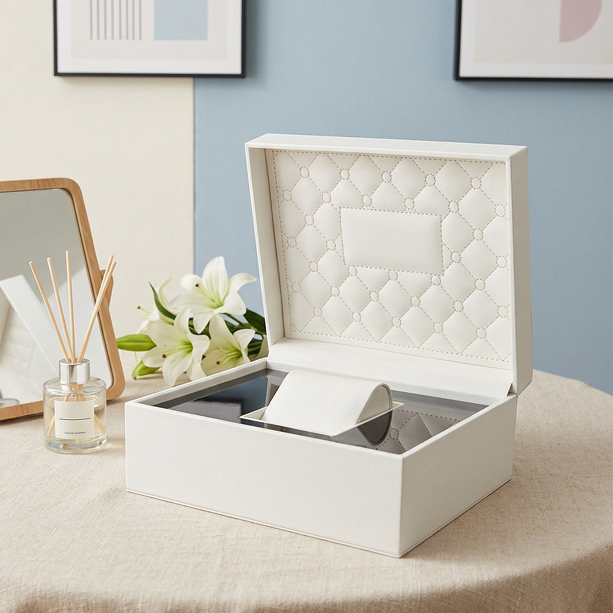 Jewelry And Watches Exhibition - Fabrikneue Uhrenbox aus PU-Leder mit geradem